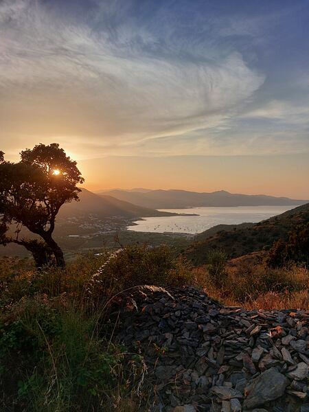 První večer po vykročení na GR11 z Cap de Creus nás čekaly takhle nádherné výhledy