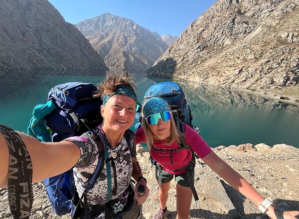 Eva s kamarádkou Blankou během putování Fanskými horami