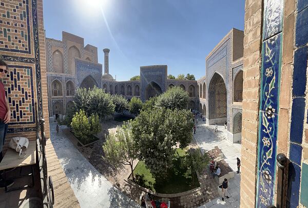 Registán je náměstí a centrum v historickém městě Samarkand (Uzbekistán), název pochází z perštiny a znemená „písečné místo“ nebo „poušť“